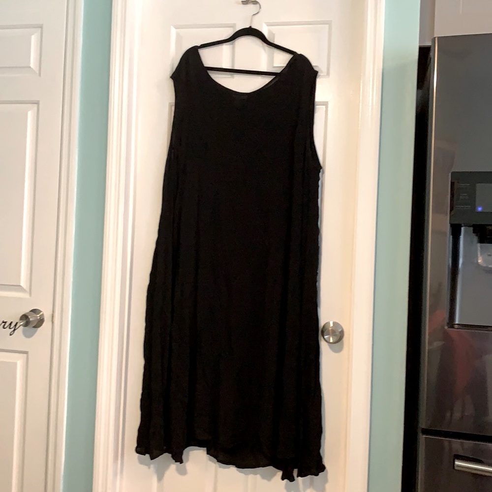 Black crinkle no sleeve maxi dress